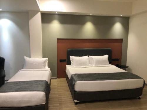 Hotel Bhavya Residency Ахмедабад Экстерьер фото
