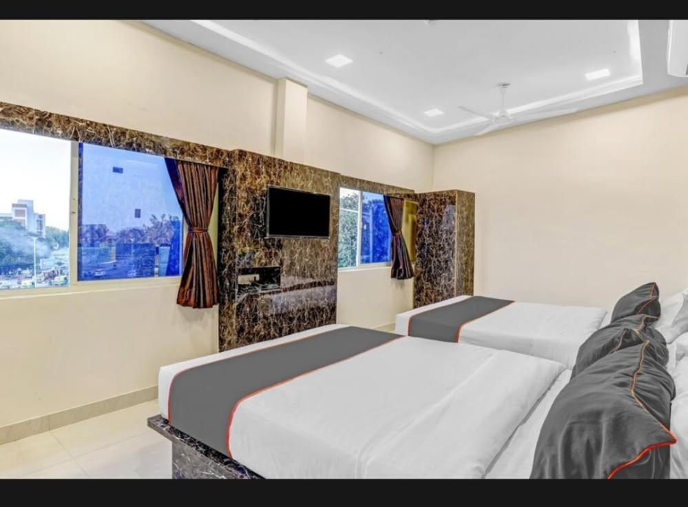 Hotel Bhavya Residency Ахмедабад Номер фото
